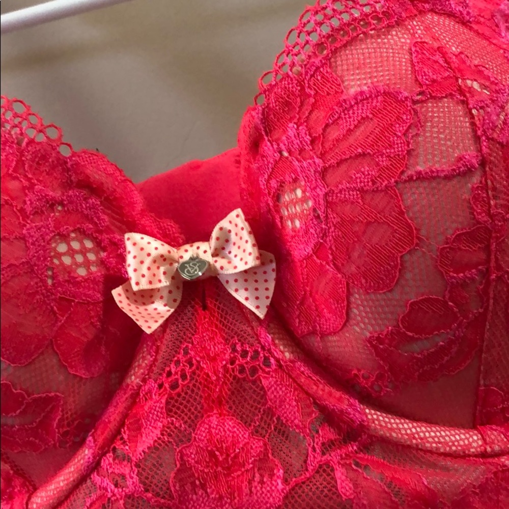 Victoria’s Secret Bra in Pink